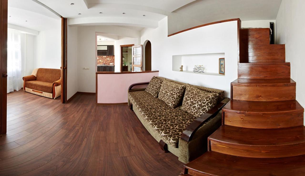 Babylon Apartment On Bukovinskaya Street Rivne Ngoại thất bức ảnh