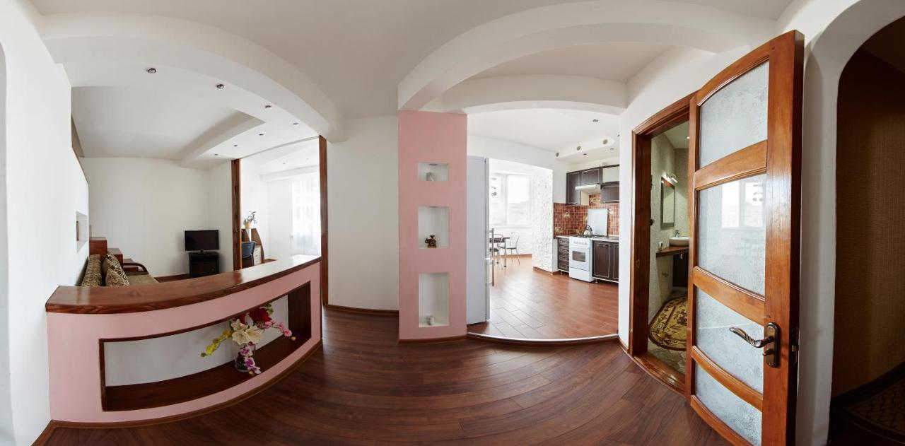 Babylon Apartment On Bukovinskaya Street Rivne Ngoại thất bức ảnh